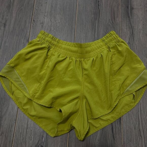 Lululemon Hotty Hot Low Rise 2.5” - Picture 1 of 4